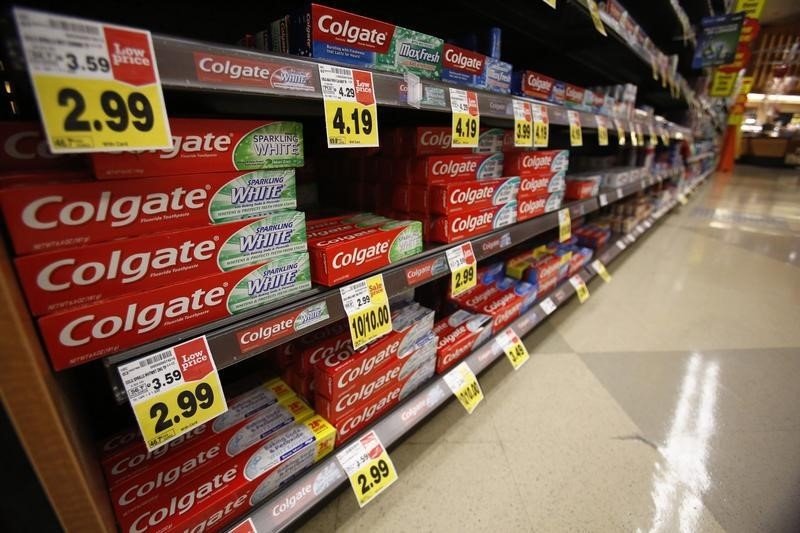 © Reuters. Colgate toothpaste is pictured on sale at a grocery store in Pasadena