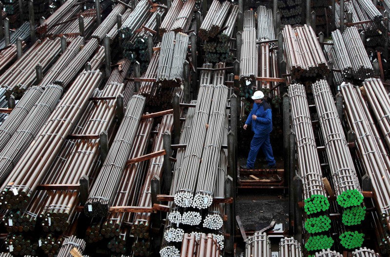 © Reuters. File photo of finished steel bars of different quality and size outside steel mill of German steel maker Lech-Stahlwerke in Meitingen