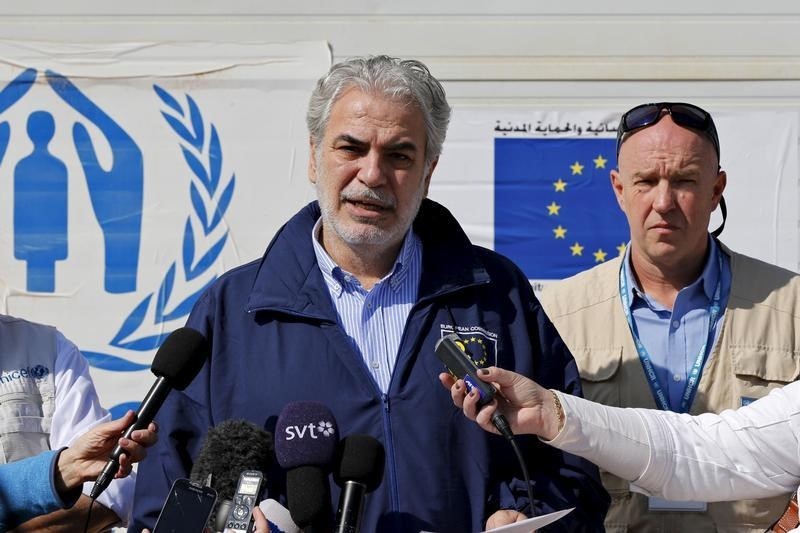 © Reuters. مسؤول: الاتحاد الأوروبي مستعد لمساعدة اليونان ماليا لمواجهة أزمة اللاجئين