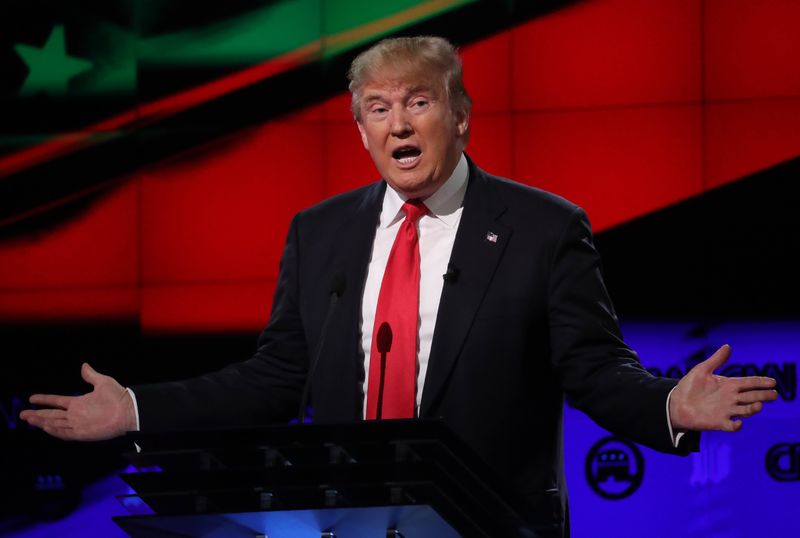 © Reuters. Pré-candidato republicano Donald Trump durante debate em Miami