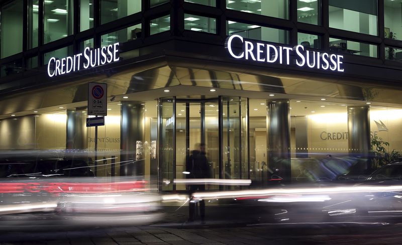 © Reuters. The Credit Suisse logo is seen at the headquarters in downtown Milan