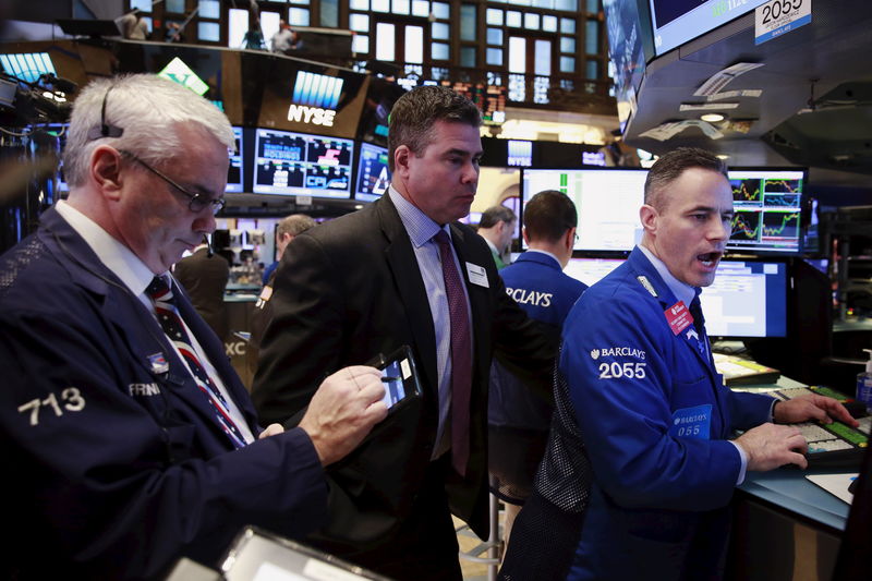 © Reuters. Traders work on the floor of the New York Stock Exchange shortly after the opening bell in New York