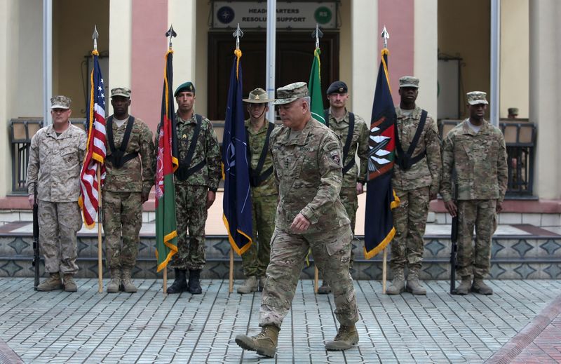 © Reuters. Outgoing Commander of Resolute Support forces and United States forces in Afghanistan, U.S. Army General John Campbell, walks during a change of command ceremony in Resolute Support headquarters in Kabul, Afghanistan