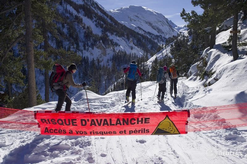 © Reuters. Mueren seis esquiadores en una avalancha en los Alpes italianos, la búsqueda continúa 