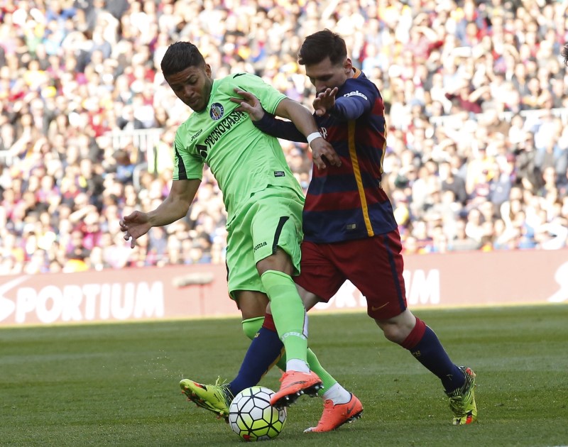 © Reuters. Messi destaca con tres asistencias y un gol en 6-0 al Getafe 