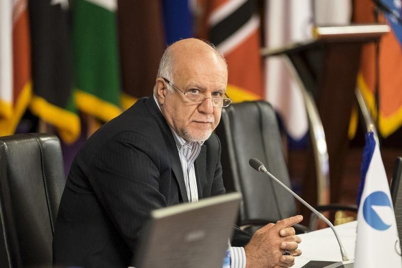© Reuters. Iran's Oil Minister Bijan Zanganeh attends an extraordinary ministerial meeting of the GECF in Tehran
