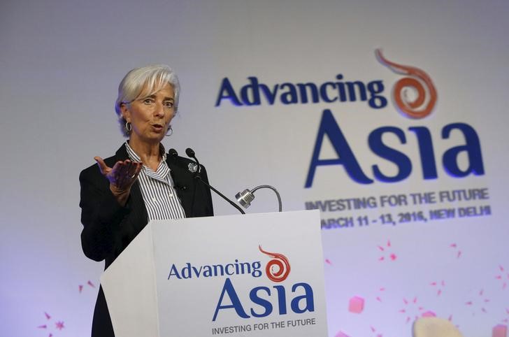 © Reuters. Christine Lagarde speaks during a session with Melinda Gates at the "Advancing Asia: Investing for the Future" conference in New Delhi