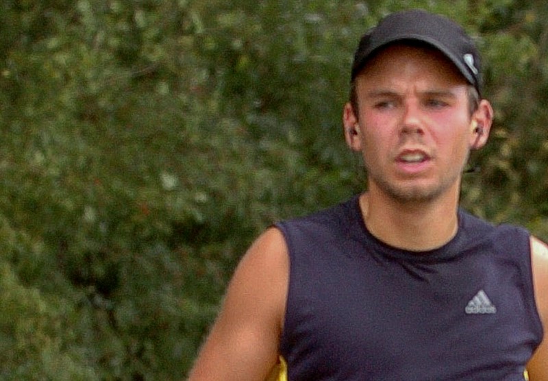 © Reuters. Andreas Lubitz runs the Airportrace half marathon in Hamburg