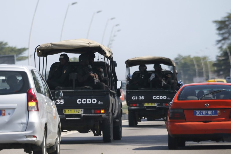 © Reuters. شاهد: مقتل سبعة أشخاص في هجوم على منتجع بساحل العاج