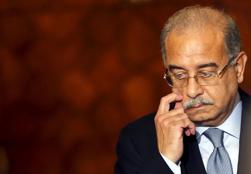 © Reuters. وسائل إعلام محلية: رئيس وزراء مصر طلب من وزير العدل تقديم استقالته