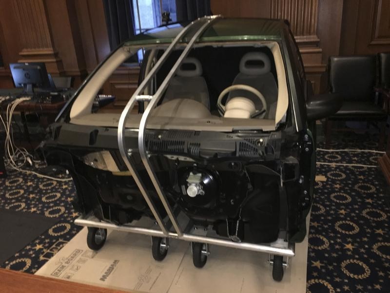 © Reuters. A portion of a GM automobile is displayed as evidence in a Manhattan federal courtroom in this undated handout photo provided by United States District Court for the Southern District of New York