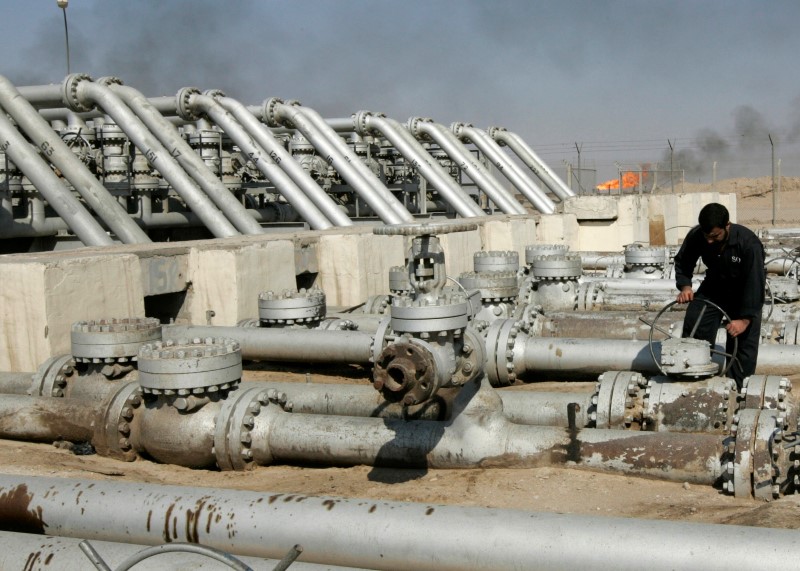 © Reuters. RECHUTE DES COURS PÉTROLIERS APRÈS LES DÉCLARATIONS IRANIENNES 