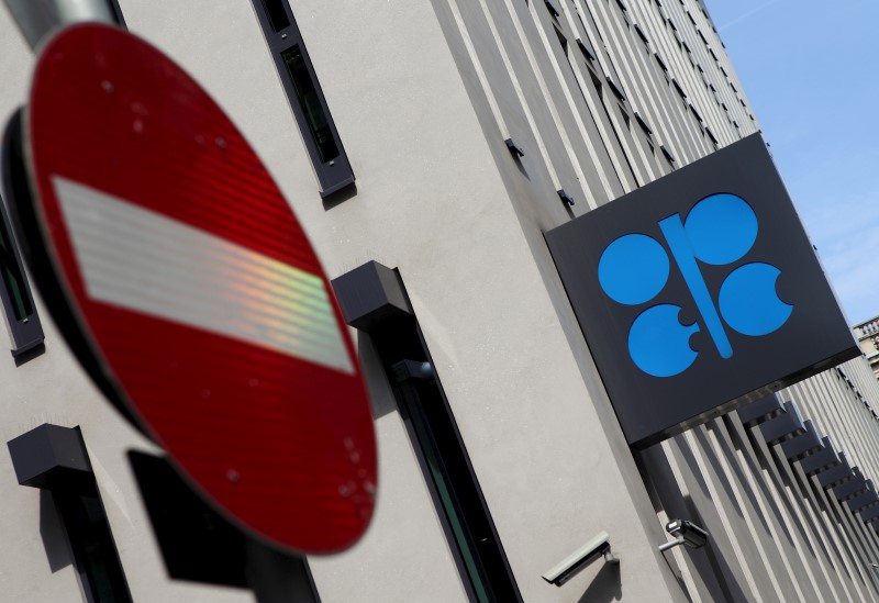 © Reuters. OPEC logo is pictured at its headquarters in Vienna, Austria