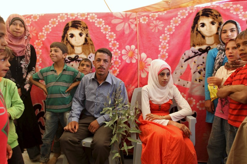 © Reuters. ذكريات الأطفال السوريين عن وطنهم تتلاشى في مخيم الزعتري بالأردن