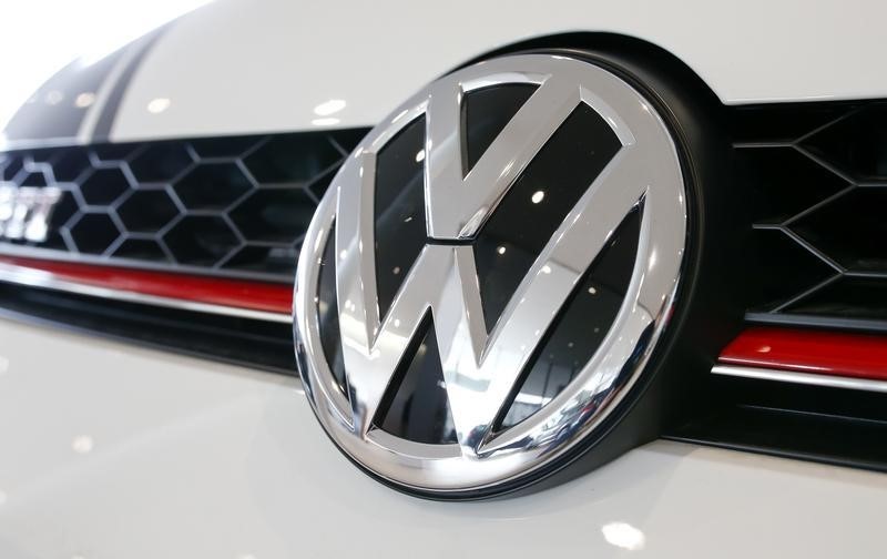 © Reuters. Logo of German carmaker Volkswagen is seen on a VW Golf GTI car at a showroom of AMAG in Duebendorf