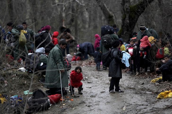 © Reuters. Macedonia devuelve a unos 600 inmigrantes a Grecia 
