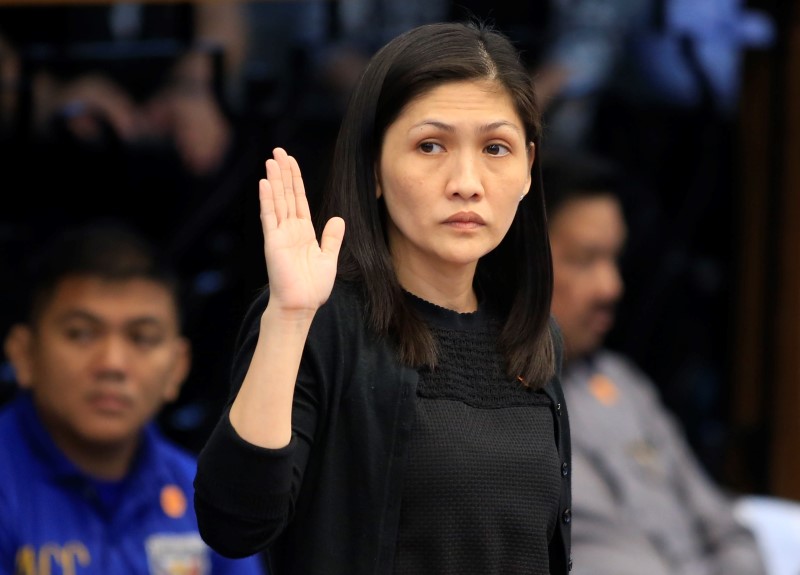 © Reuters. Santos Deguito, a branch manager of the Rizal Commercial Banking Corp takes an oath during a money laundering hearing at Senate in Manila 