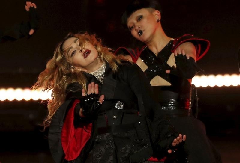 © Reuters. Madonna, acusada de ir ebria en un concierto, dice que estaba actuando