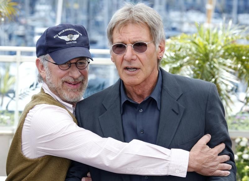 © Reuters. Diretor Steven Spielberg e ator Harrison Ford durante evento em Cannes 