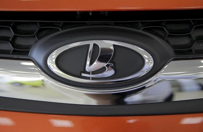 © Reuters. Logo of Russian automobile maker Avtovaz is seen on a Lada car at a dealership in Moscow