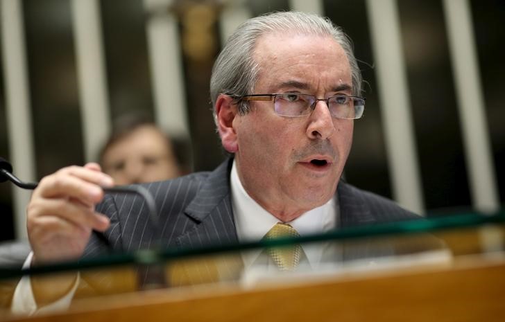 © Reuters. Presidente da Câmara dos Deputados, Eduardo Cunha, preside sessão da Casa, em Brasília