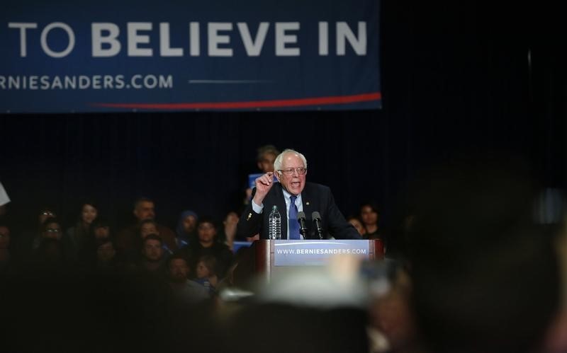 © Reuters. Democratic U.S. presidential candidate Bernie Sanders reacts to primary election results during a campaign rally in Phoenix