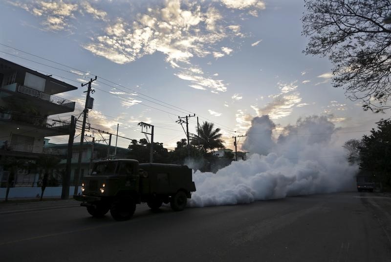 © Reuters. كوبا تكتشف أول حالة بفيروس زيكا أصيبت داخل البلاد