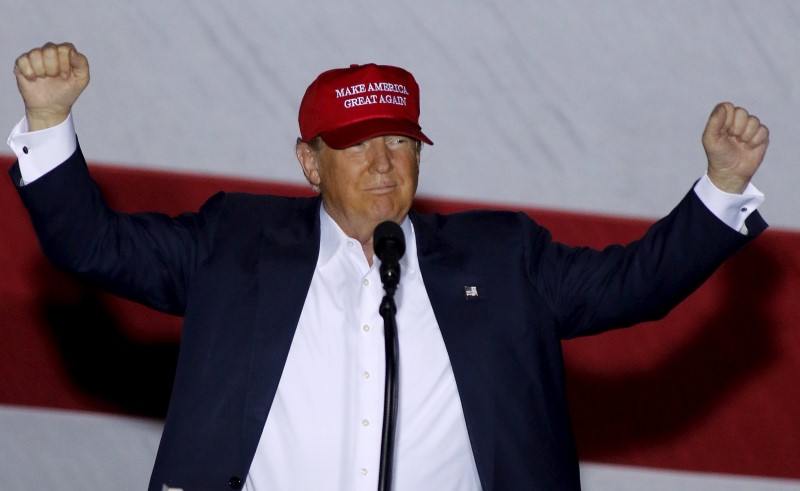 © Reuters. Pré-candidato presidencial republicano Donald Trump durante evento na Flórida