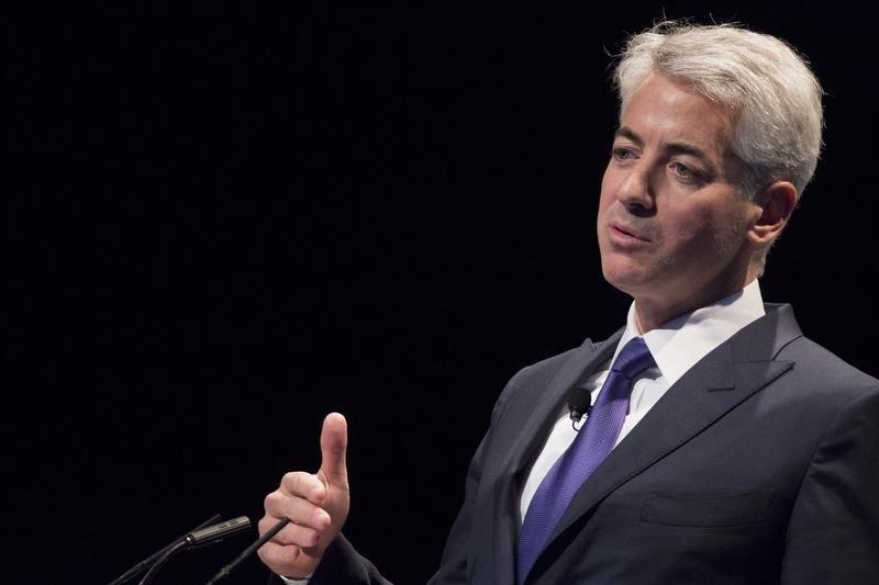 © Reuters. William Ackman, founder and CEO of hedge fund Pershing Square Capital Management, speaks during the Sohn Investment Conference in New York