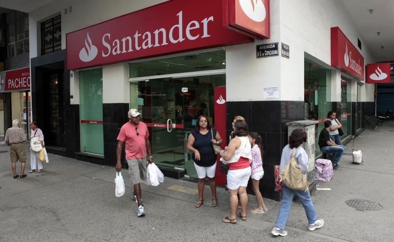 © Reuters. Santander Brasil considera hacer una oferta por filial local de Citigroup