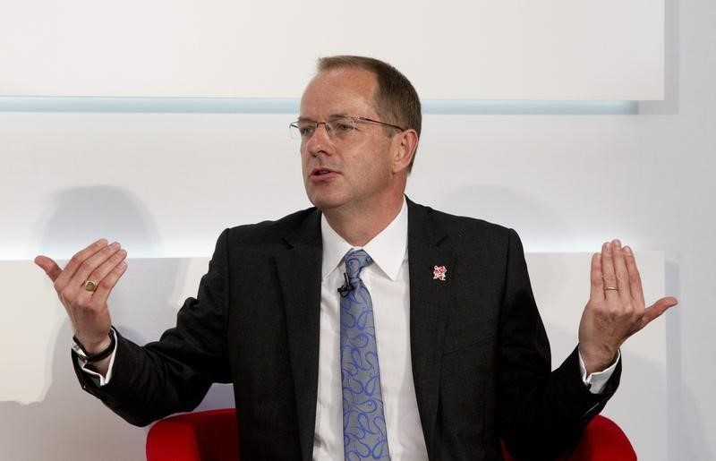 © Reuters. File photo of GlaxoSmithKline Chief Executive Andrew Witty speaking at the Global Investment Conference in London