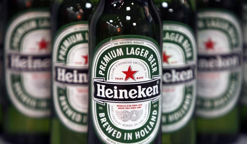 © Reuters. Bottles of Heineken beer are displayed before a news conference in London