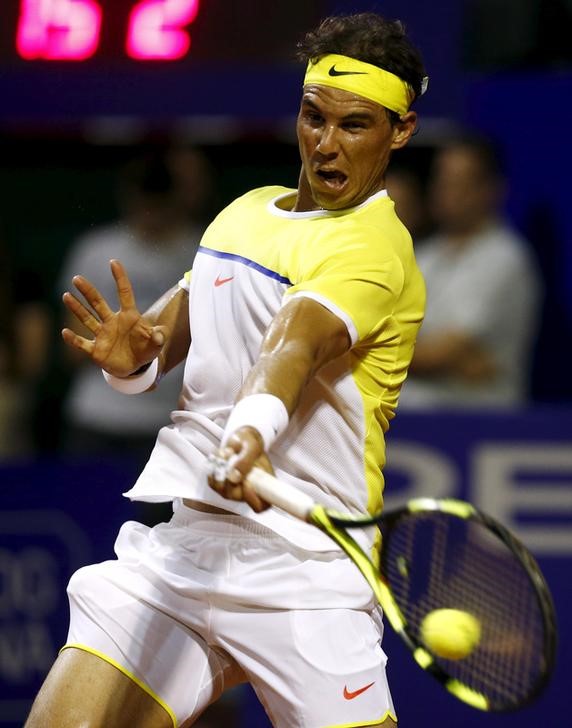 © Reuters. Djokovic consigue revancha ante Feliciano López, Nadal pelotea para avanzar