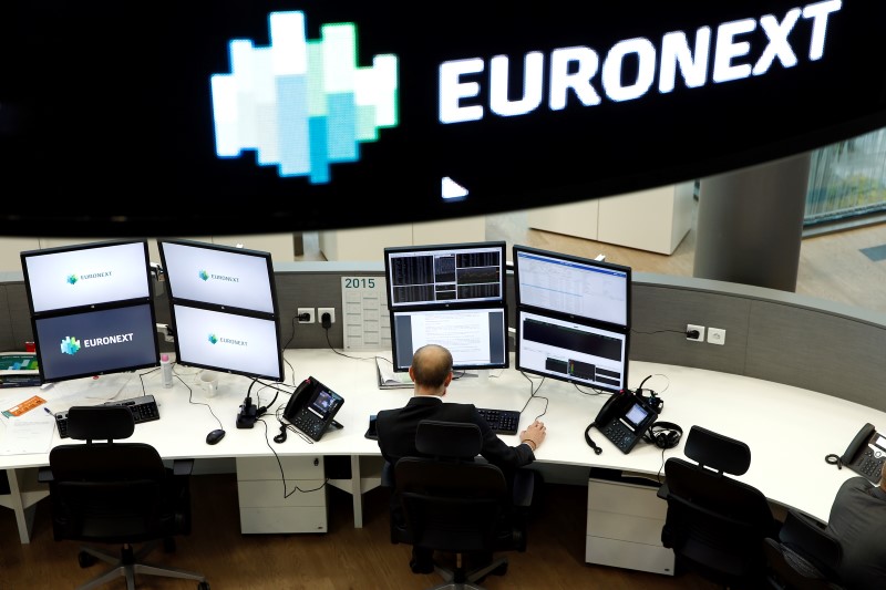&copy; Reuters. A stock market operator Euronext&apos;s universal analyst works in the market services surveillance room center at the new Euronext headquarters at La Defense business and financial district in Courbevoie near Paris