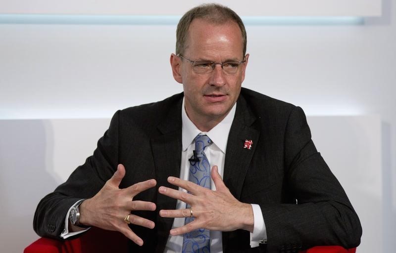 © Reuters. GlaxoSmithKline Chief Executive Andrew Witty speaks at the Global Investment Conference in London