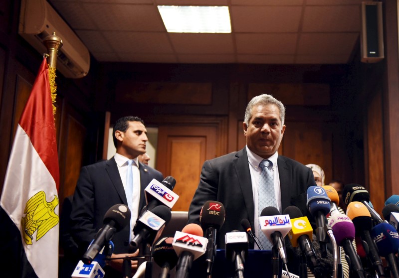 © Reuters. Ministro de Antiguidades egípcio, Mamdouh Eldamaty, durante conferência no Cairo