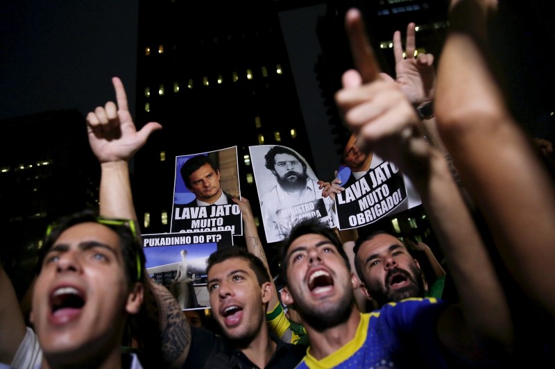 © Reuters. Lula asume su cargo como jefe de Gabinete en medio de protestas en Brasil