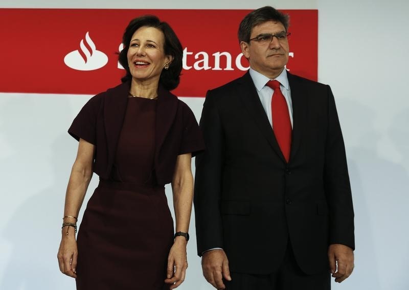 © Reuters. Santander propone dividendo de 0,21 eur en 2016, un 5 pct más