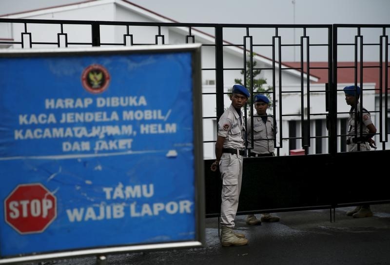 © Reuters. Security guards stand at the gate of the National Counter-Terrorism Agency building in Bogor