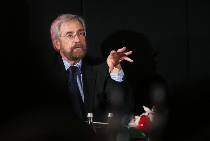 © Reuters. ECB Executive Board member Peter Praet speaks during a meeting organised by The Economist in Cascais