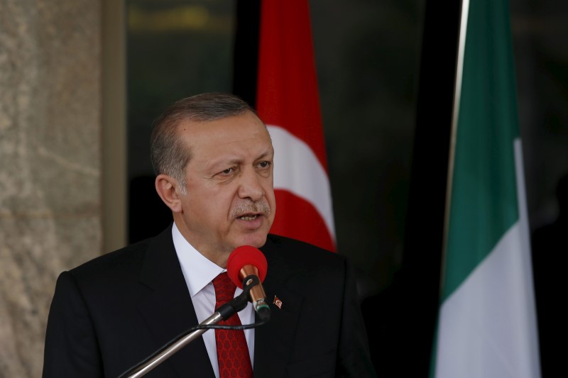 © Reuters. إردوغان: أوروبا بحاجة للنظر في سجلها بشأن المهاجرين