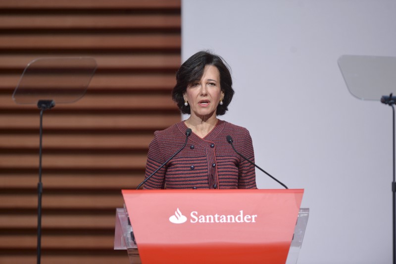 © Reuters. BANCO SANTANDER N'EXCLUT PAS DES ACQUISITIONS CIBLÉES