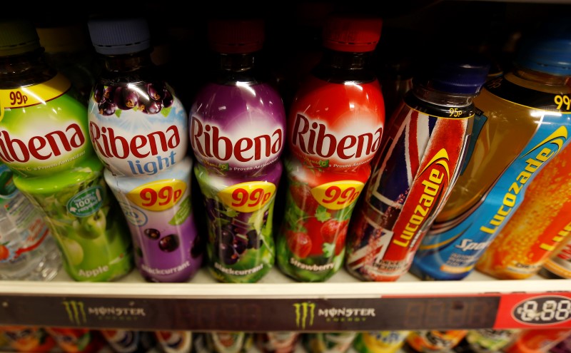 © Reuters. Lucozade and Ribena drinks bottles are displayed on a shelf in a shop in London