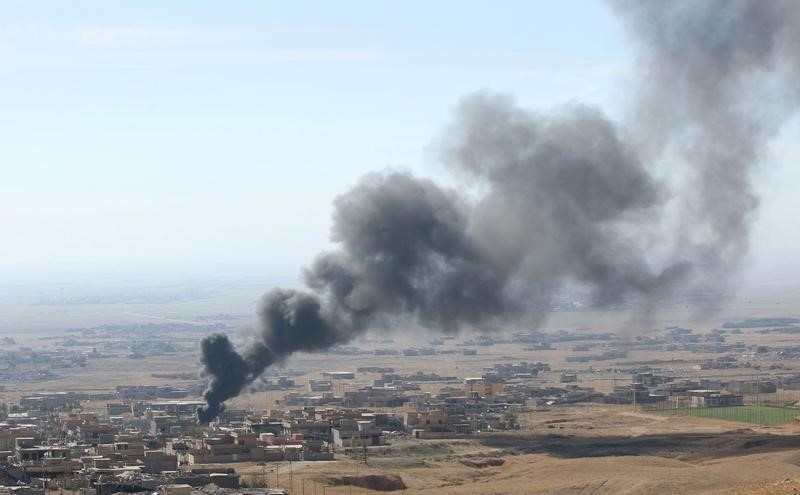© Reuters. التحالف الأمريكي يشن 20 ضربة جوية على الدولة الإسلامية بسوريا والعراق