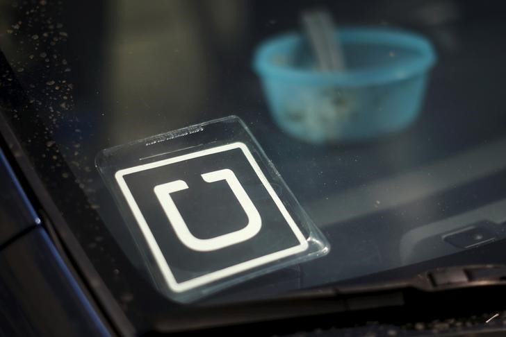 © Reuters. An Uber car is seen parked with the driver's lunch left on the dashboard in Venice, Los Angeles