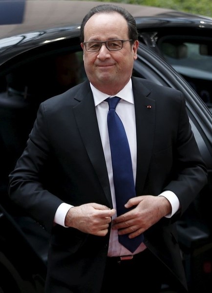 © Reuters. أولوند: فرنسا ستطلب تسليم عبد السلام