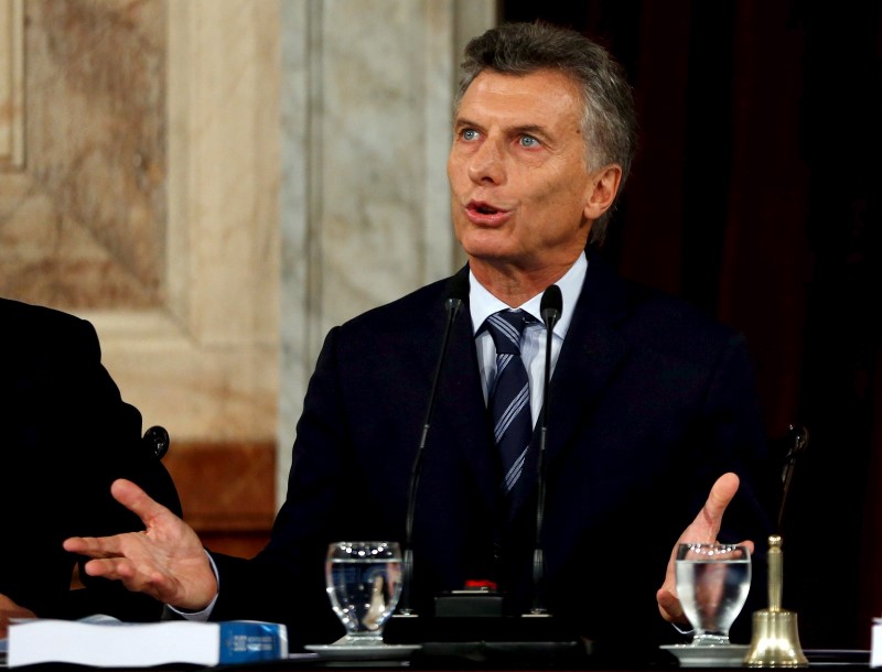 © Reuters. Argentina's President Macri gestures as he speaks during the opening session of the 134th legislative term at the Congress in Buenos Aires