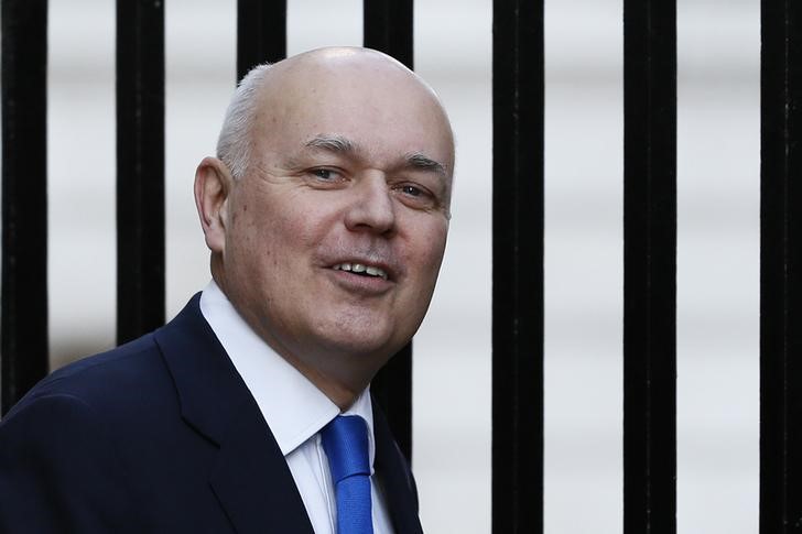 © Reuters. Britain's Secretary of State for Work and Pensions, Iain Duncan Smith, arrives to attend a cabinet meeting at Number 10 Downing Street in London