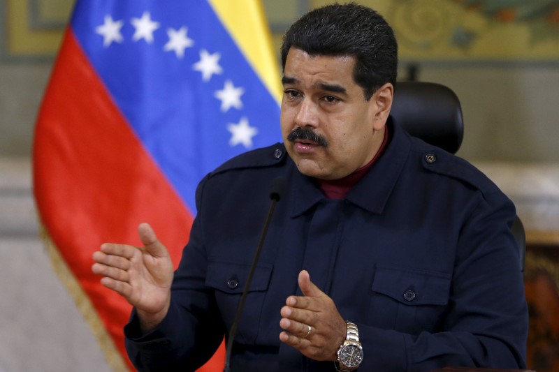 © Reuters. Venezuela's President Nicolas Maduro speaks during a meeting with representatives of the United Nations (U.N.) at Miraflores Palace in Caracas