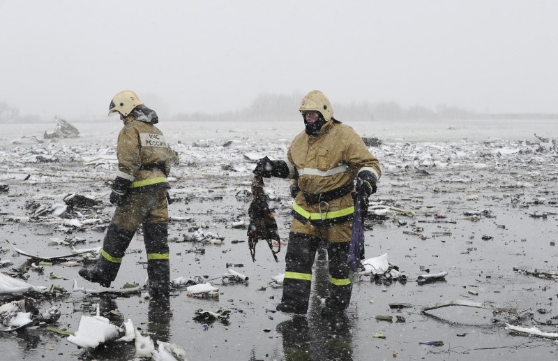 © Reuters. Mueren las 62 personas a bordo de un avión siniestrado en Rusia 